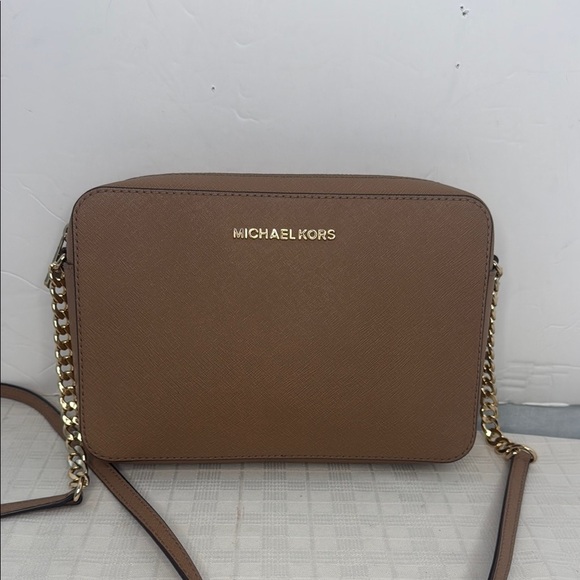 Jet Set Large Saffiano Leather Crossbody Bag - Picture 1 of 9